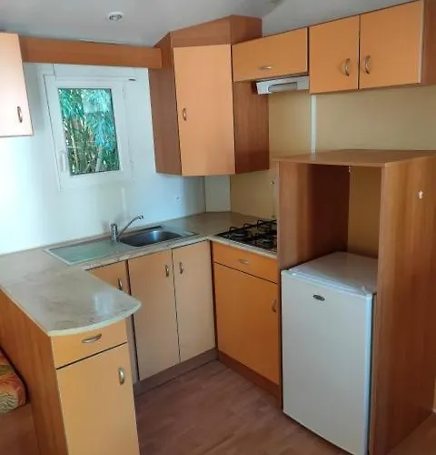 Le Cornouiller Mobil 4 Personnes Le Bel Air En Quercy Кемпинг *